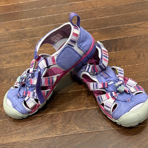 KEEN Newport H2 CNX Girls Size 5 Water Sandals Purple Closed Toe Outdoor Shoes - Picture 2 of 11